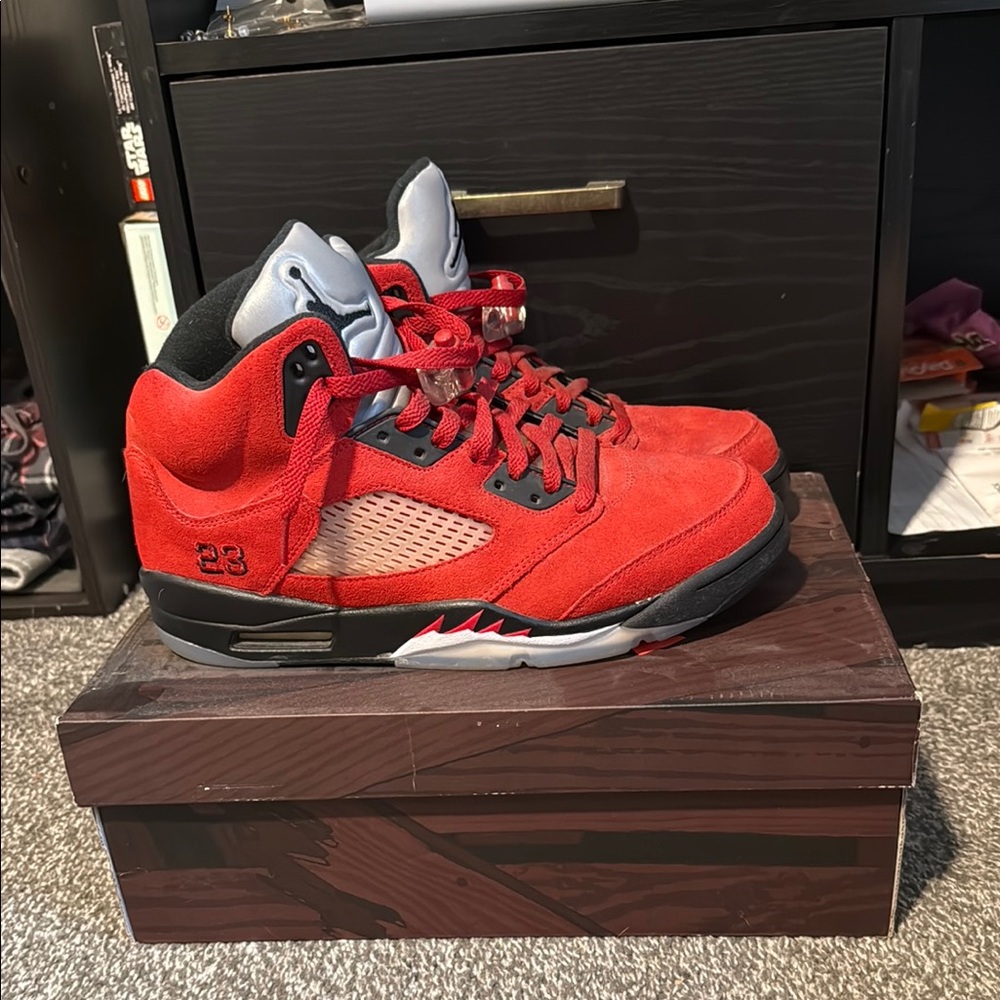 Air Jordan 5 Retro red and black - Picture 7 of 9